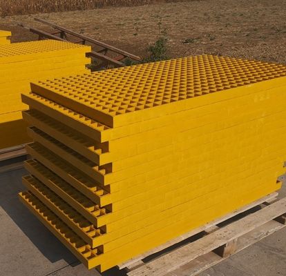 Легкая в очистке и обслуживании формованная решетка для пола из GRP/волокна для машиномойки